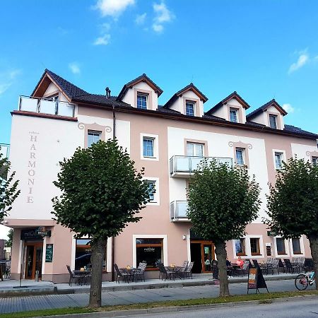 Wellness Hotel Harmonie Třeboň Екстериор снимка
