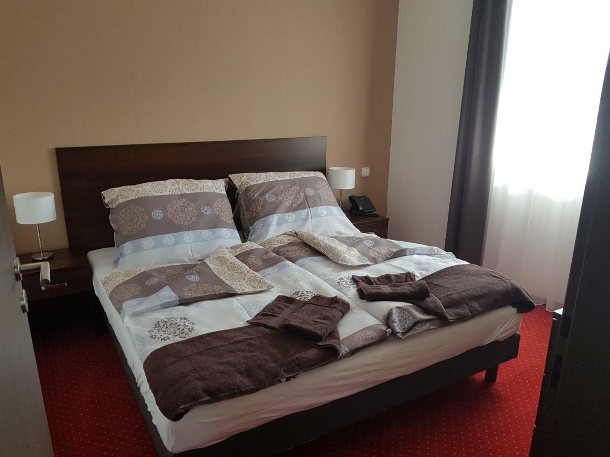 Wellness Hotel Harmonie Třeboň Екстериор снимка